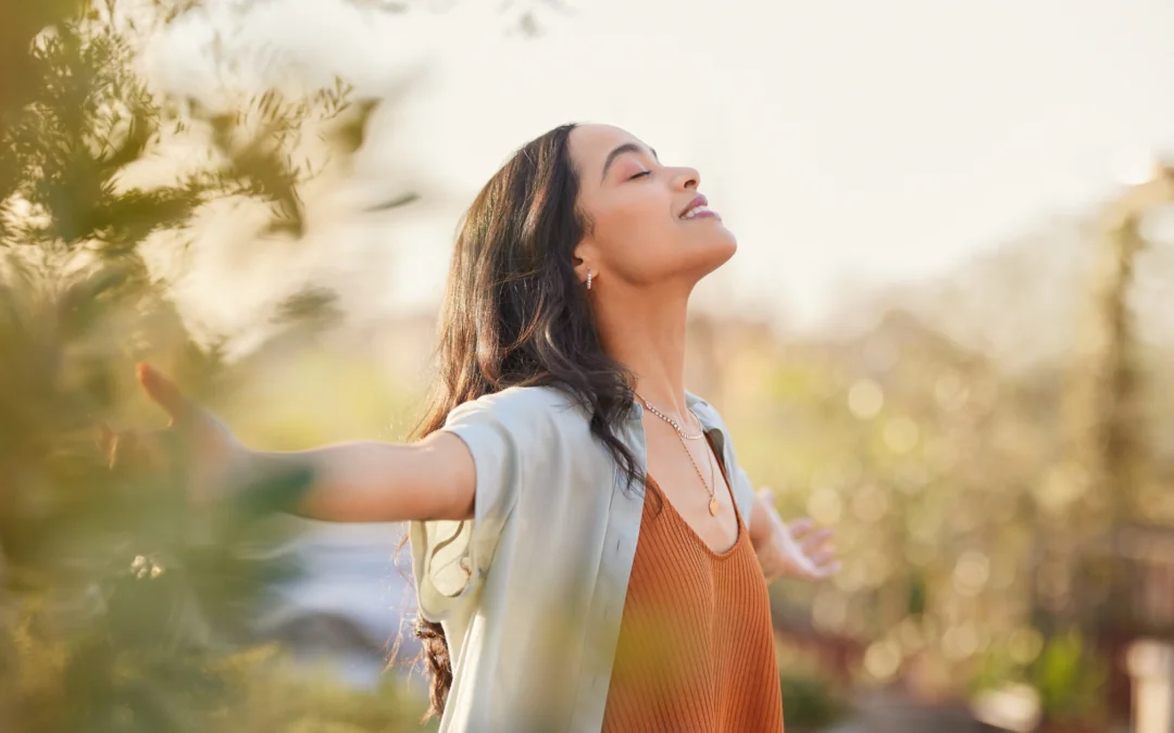 The best antidote to stress can be an escape into mindfulness. Here's a 5-minute walking meditation to help you hit the reset & recharge.
